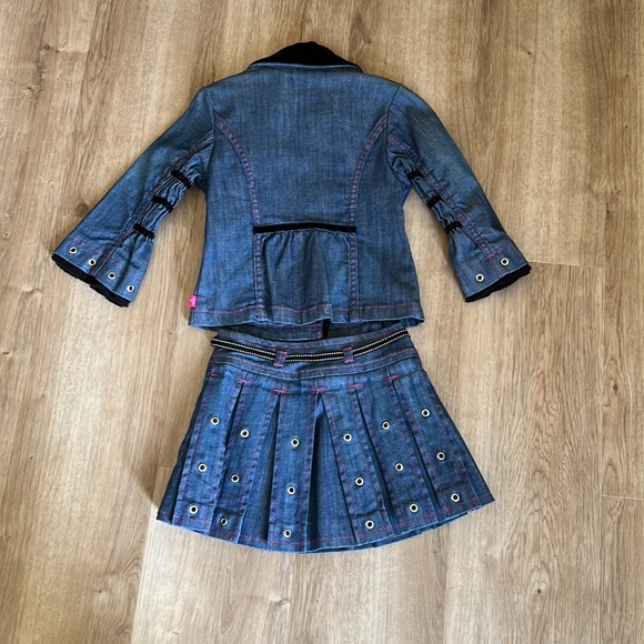 Gorgeous Escada set - Picture 2 of 9